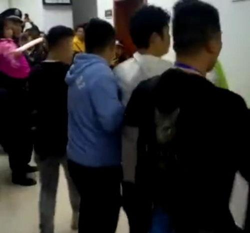 网友爆料邻居吸毒视频,网友爆料引发社会关注 第2张 网友爆料邻居吸毒视频,网友爆料引发社会关注 第2张