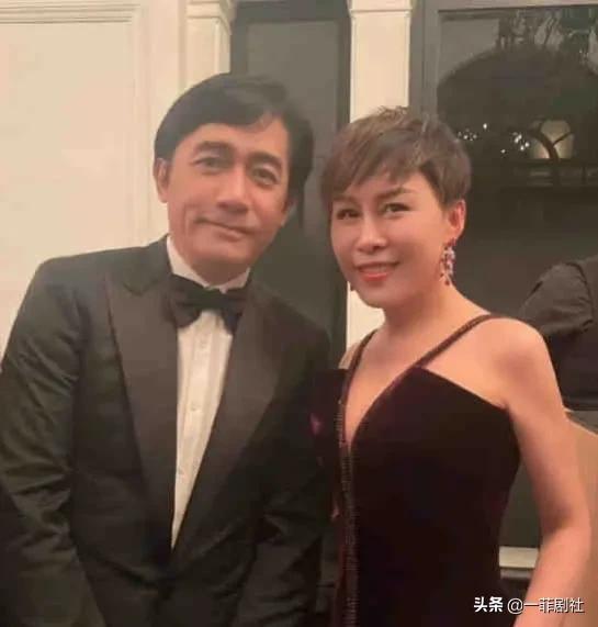 娱乐圈里的瓜越吃越多,揭秘明星背后的故事 第2张 娱乐圈里的瓜越吃越多,揭秘明星背后的故事 第2张
