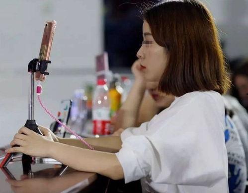 网红爆料女大学生跳舞视频,女大学生热舞视频引热议，青春活力展现校园风采  第2张