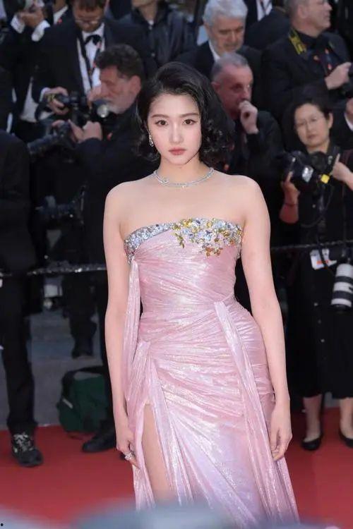 明星走红毯爆料隐私视频,走红毯爆料视频引发热议  第3张