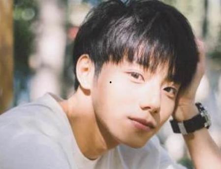 李振宁吻戏爆料视频,网友热议幕后故事  第2张