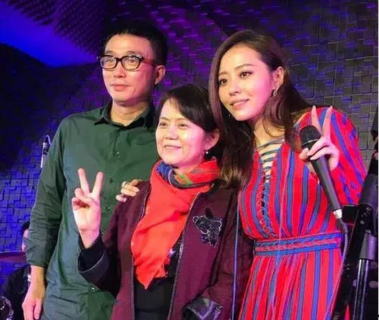 卓伟最新爆料张靓颖,揭秘明星背后的情感纠葛  第2张