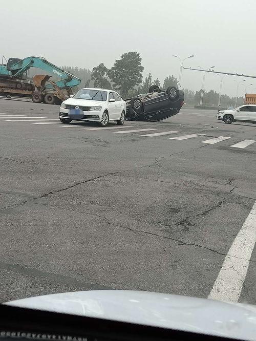 网友爆料乱停车事件视频,街头乱停车现象引发热议  第2张